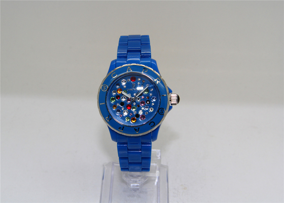 青いプラスチック時間の女性はダイヤルのダイヤモンドが付いている腕時計のシリコーンを凍らします